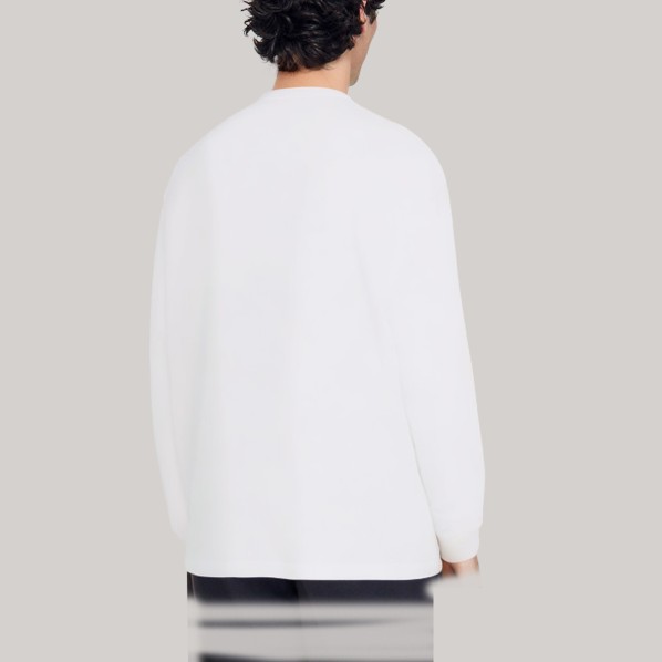 White loose-fitting men's long-sleeved undershirt
